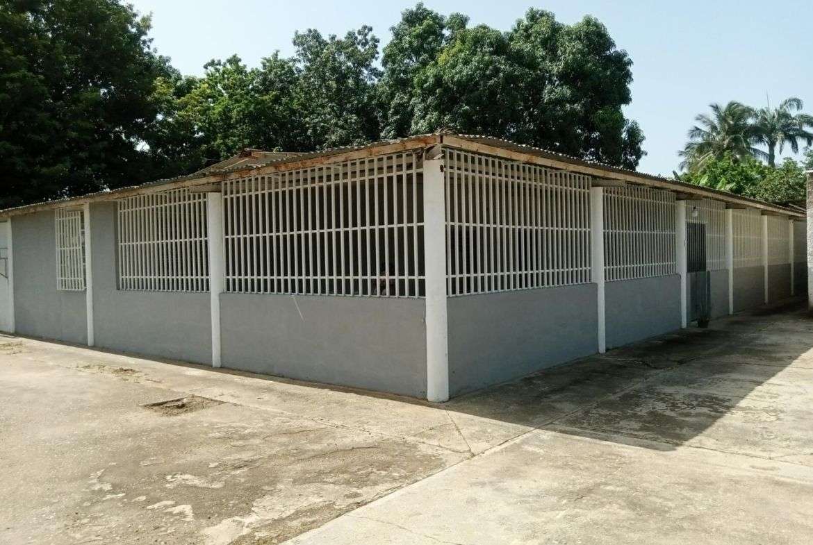 Venta Casa con Terreno de 2.687 m2 y Mini Locales