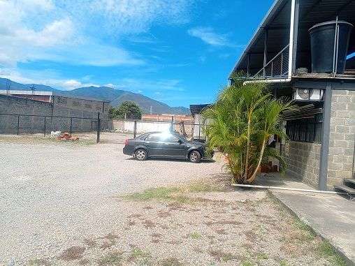Terreno 1900M2 con(ferretería)LAS FLORES GUATIRE