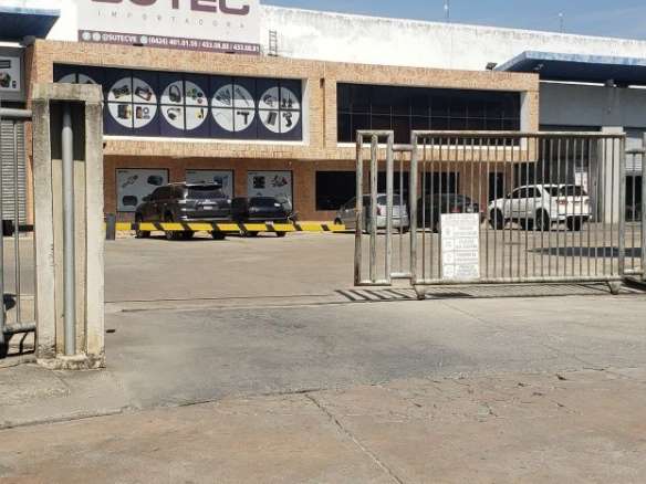 Venta de Galpón comercial-industrial con oficinas