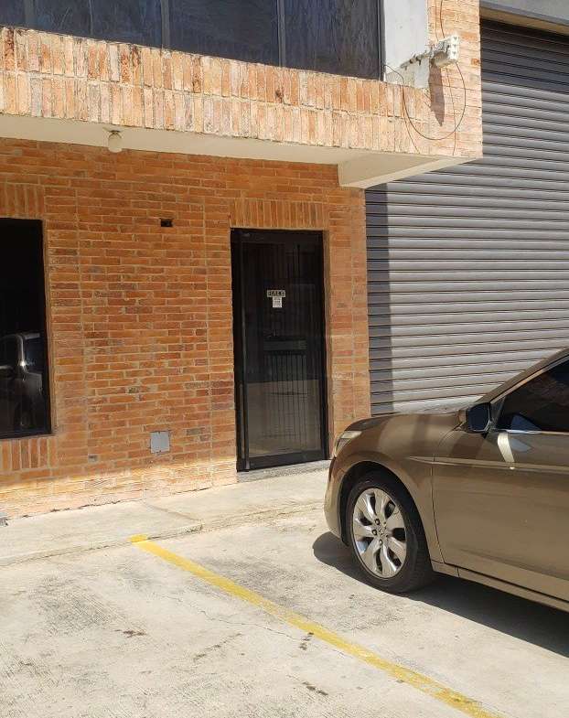 Venta de Galpón comercial-industrial con oficinas
