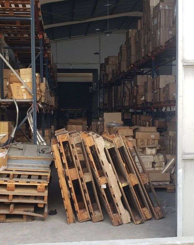 Venta de Galpón comercial-industrial con oficinas
