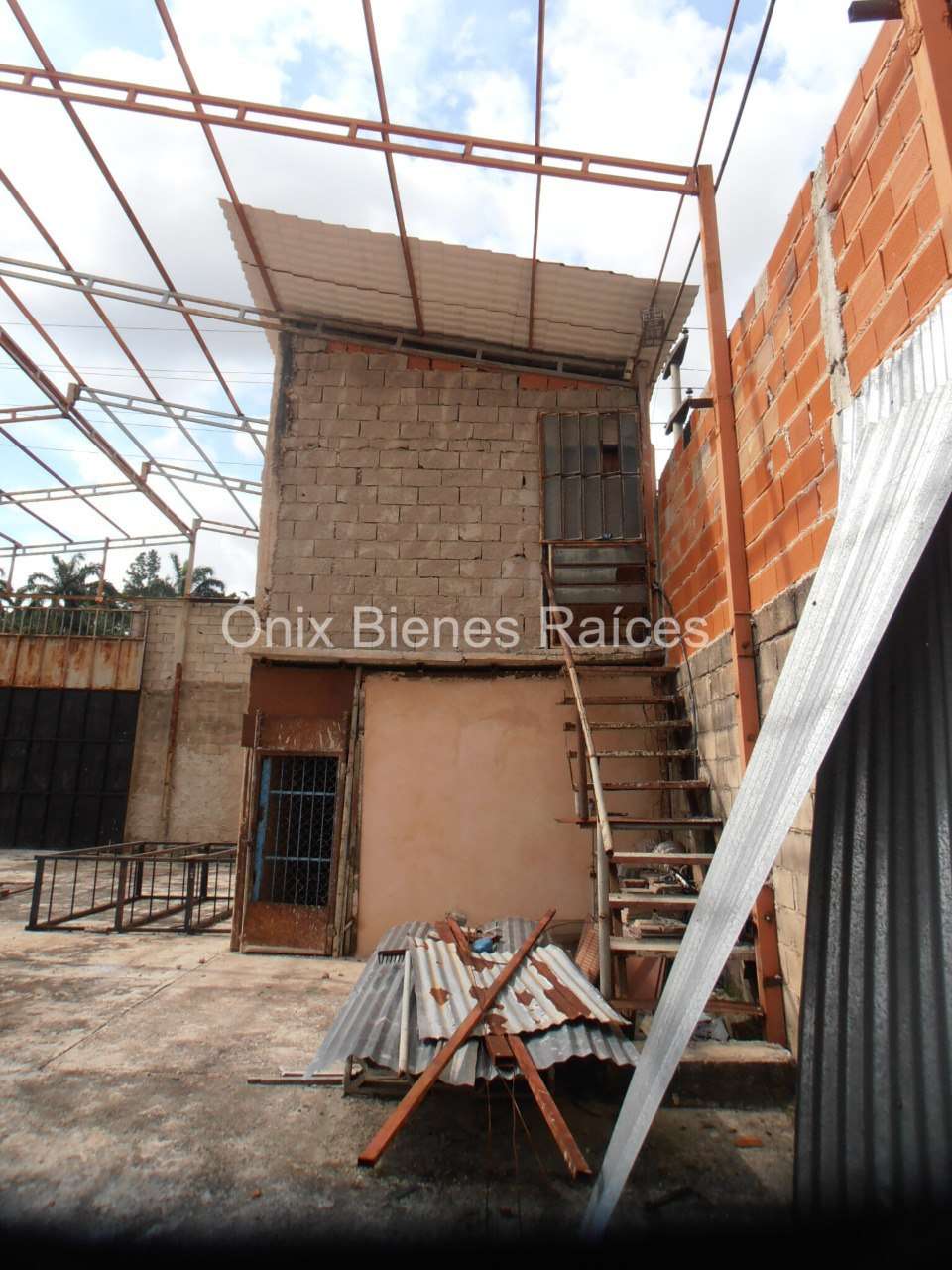 Galpón y casa a remodelar en autopista Sur