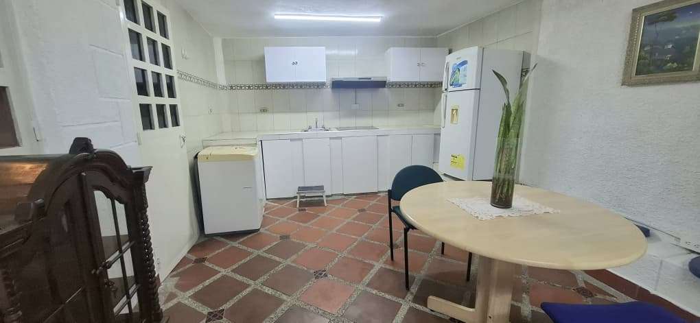 Alquiler De Anexo En Prados Del Este | Con Patio, Planta Eléctrica y Tanque de agua