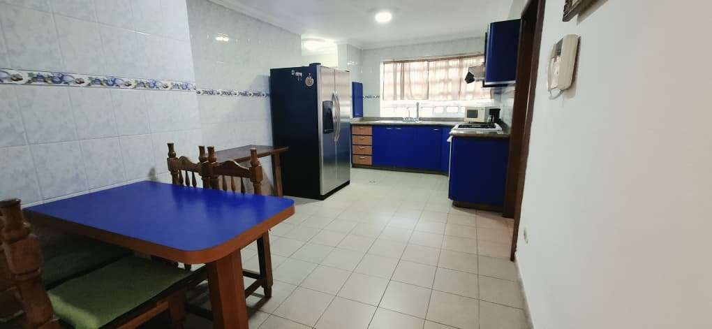 Alquiler en Prados del Este – 2 Habitaciones, 2 Baños, Patio. Amoblado y Equipado
