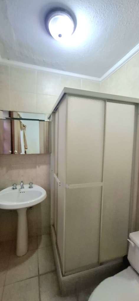 Alquiler en Prados del Este – 2 Habitaciones, 2 Baños, Patio. Amoblado y Equipado