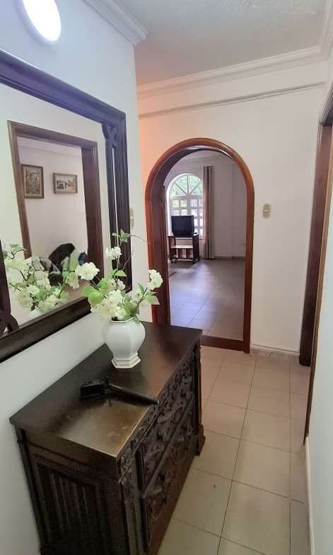 Alquiler en Prados del Este – 2 Habitaciones, 2 Baños, Patio. Amoblado y Equipado