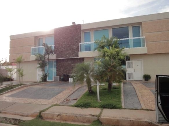 Towhouses en Piedra Linda (Margarita)