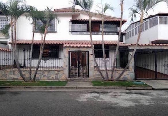 VENTA QUINTA EN URB. MACARACUAY
