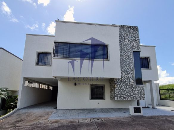 Hermosa Y Moderna Casa Totalmente Amoblada # AL