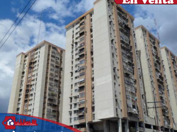 Venta Apartamento Piso 10-Res. Los Mangos, Maracay