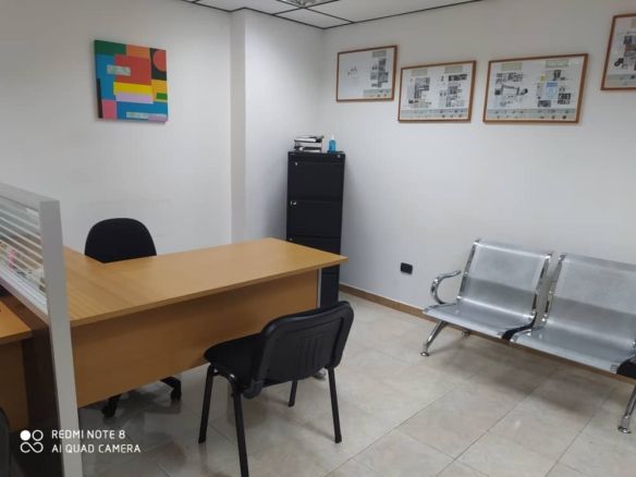 Oficina en Venta o Alquiler CC Prebo