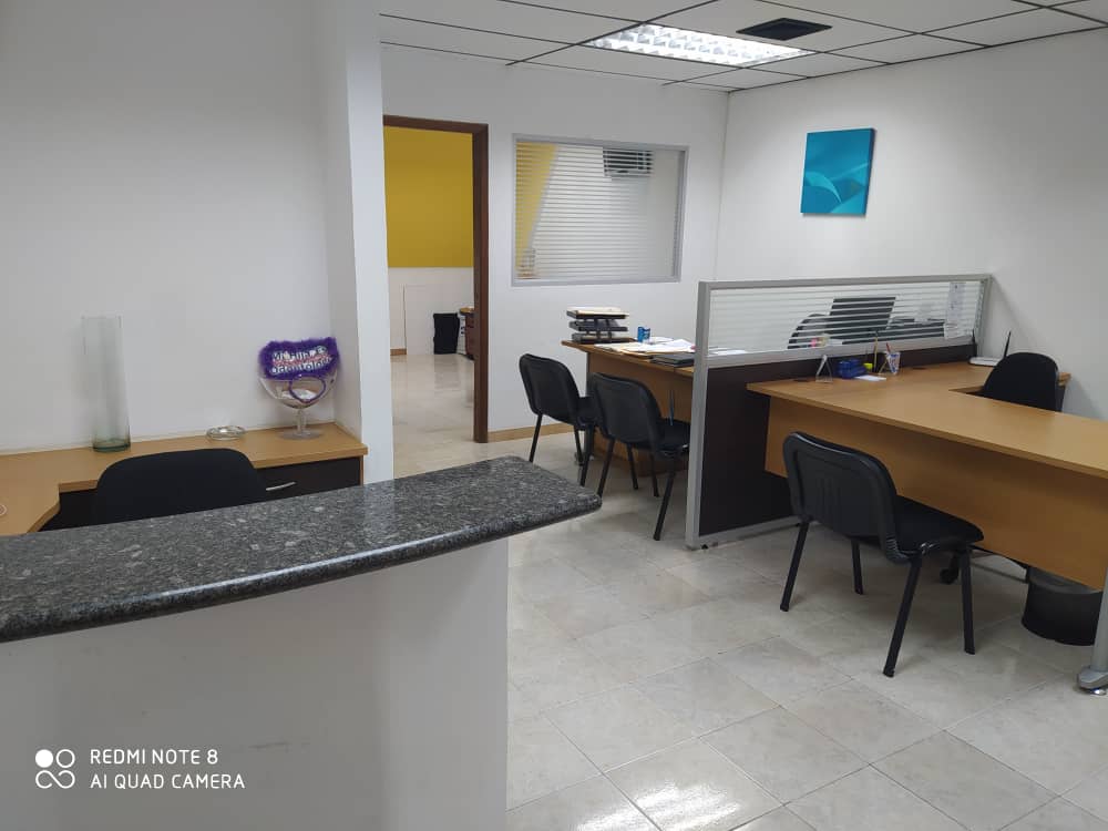 Oficina en Venta o Alquiler CC Prebo