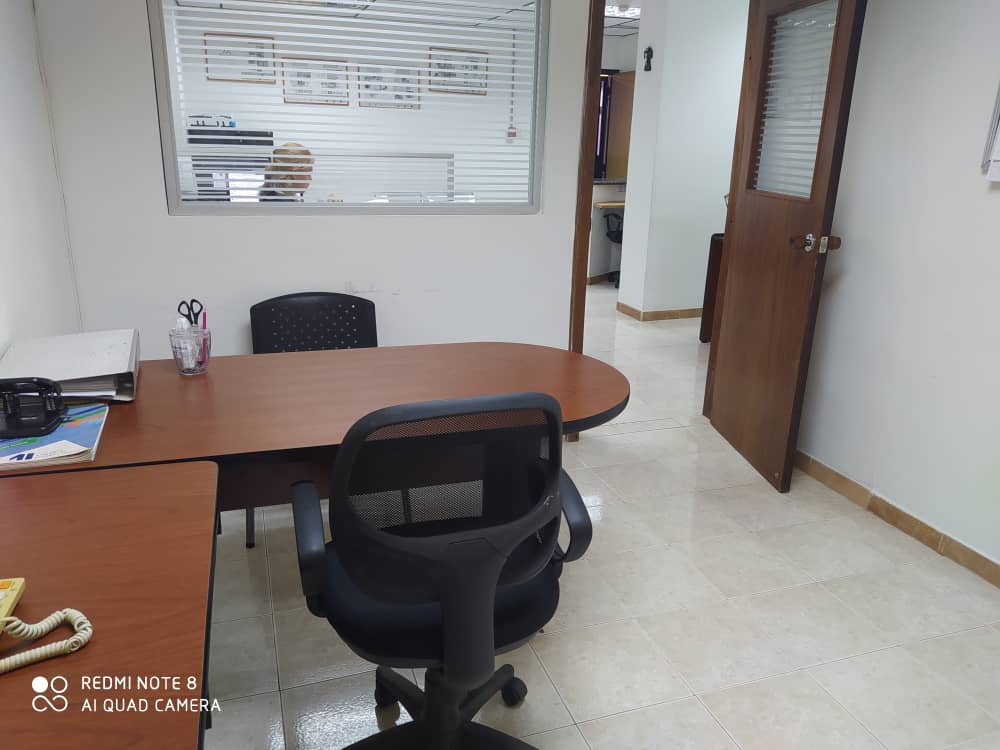 Oficina en Venta o Alquiler CC Prebo