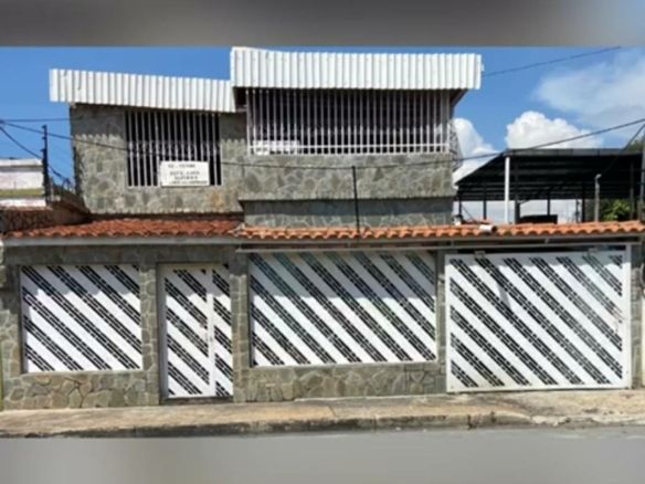 Vendo casa de 2 plantas la Maracaya