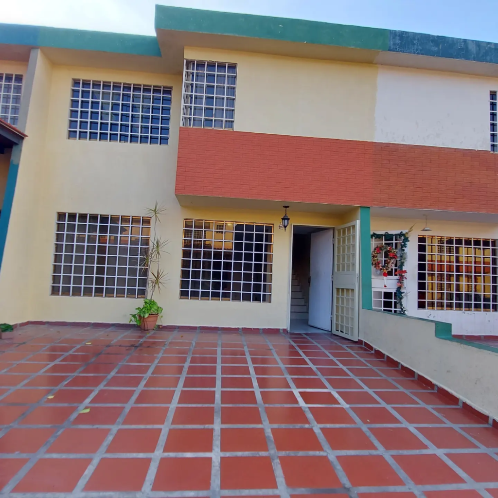 Townhouse ubicado en Res.Los Tamarindos San Diego