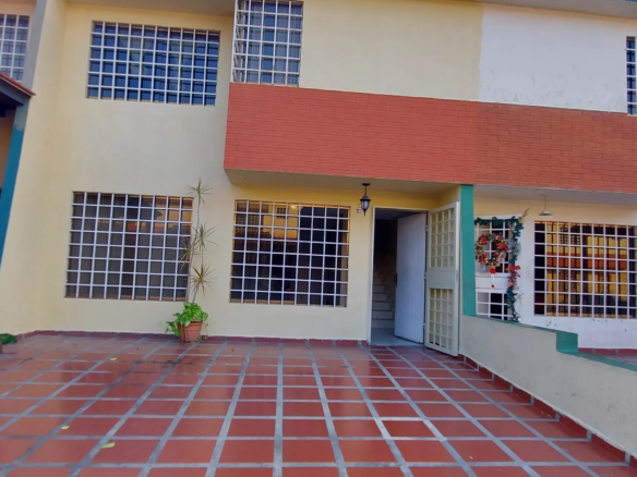 Townhouse ubicado en Res.Los Tamarindos San Diego