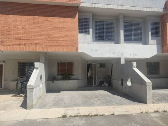 TOWN HOUESE EN VENTA EN SAN DIEGO – CARABPBP