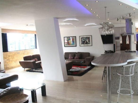 PENTHOUSE EN VENTA EN CAMPO ALEGRE, CHACAO. MIRA