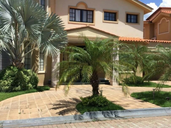 Se Vende MANSION AMSTERDAM LOMA LINDA COUNTRY CLUB