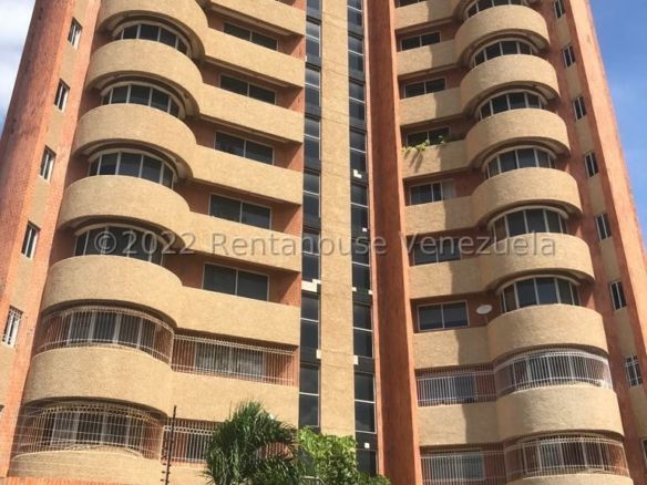 Apartamento en venta La Lago Maracaibo 23-6993