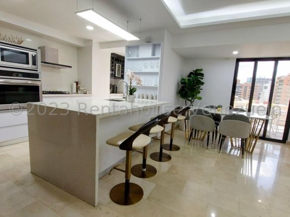 APARTAMENTO EN VENTA-EL ROSAL-JOSE GUERRERO.
