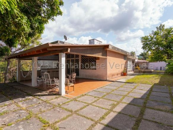 CASA EN VENTA SELENE MARIN – MLS#23-24326