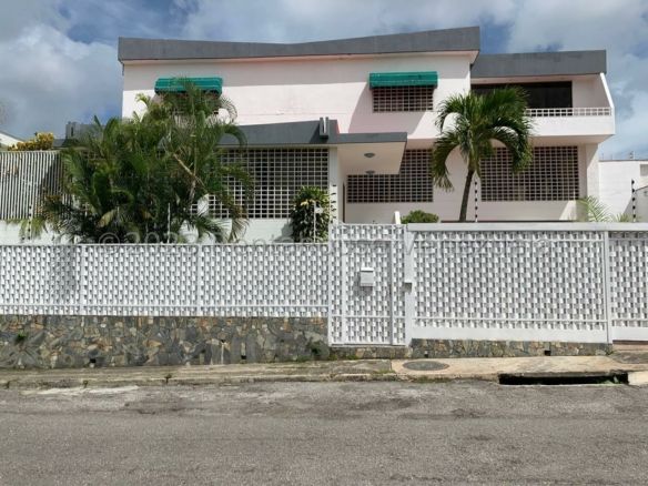 CASA EN VENTA SELENE MARIN – MLS#24-1654