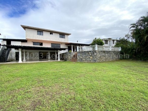 CASA EN VENTA SELENE MARIN – MLS#23-2978