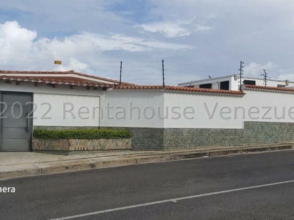 CASA EN VENTA SELENE MARIN- MLS#21-19002