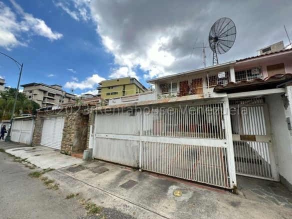 CASA EN VENTA-SELENE MARIN – MLS#23-27605
