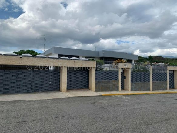 CASA EN VENTA SELENE MARIN – MLS#22-4134