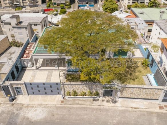 CASA EN VENTA SELENE MARIN MLS#23-2249