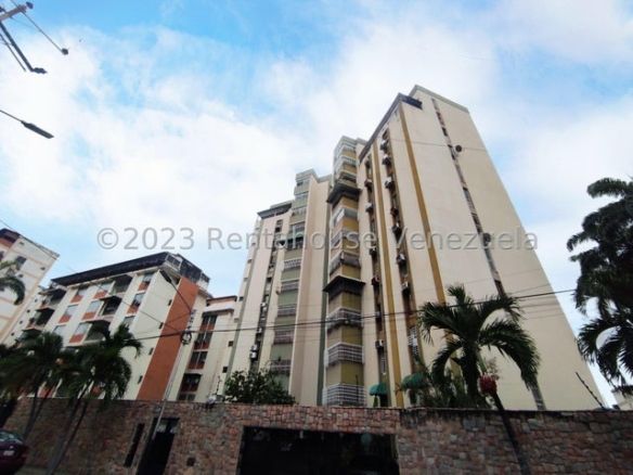 APARTAMENTO EN VENTA MLS #23-16062 – MARÍA PEÑA