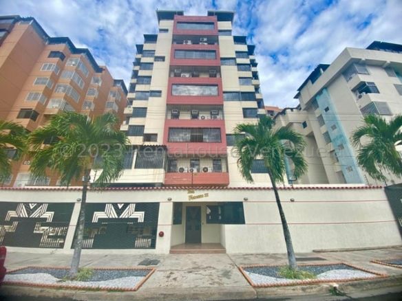 APARTAMENTO EN VENTA MLS #23-31006 – MARÍA PEÑA