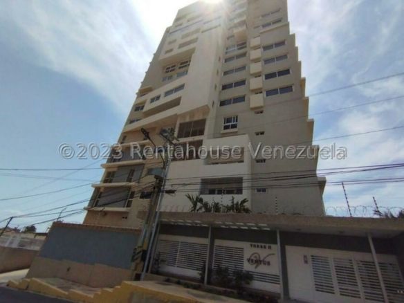 Apartamento venta La Lago Maracaibo 24-6095