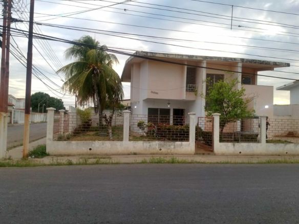 SeAlquila Amplia casa de 2 plantas