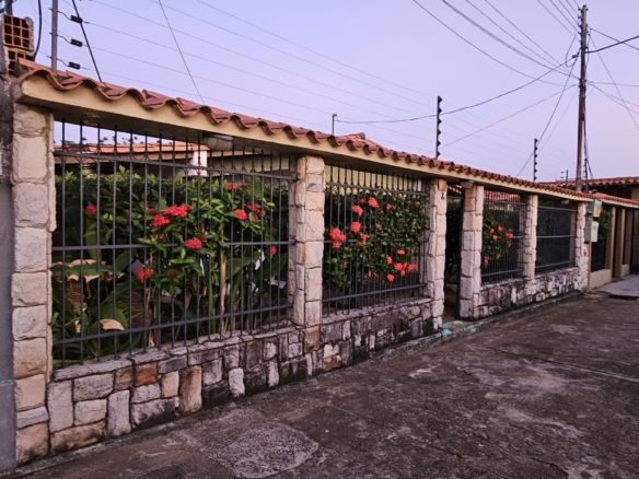 HERMOSA CASA QUINTA EN VALLE DE LA PASCUA – GUARIC