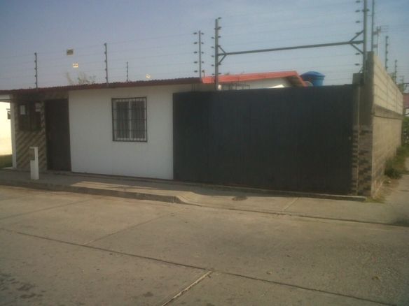 SE VENDE CASA CON TODO