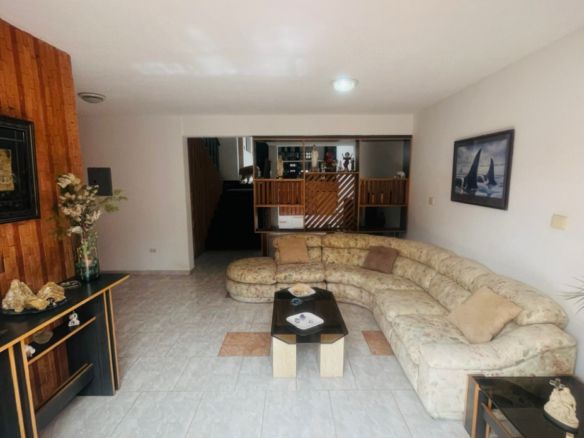 En venta casa ubicada en el Cafetal
