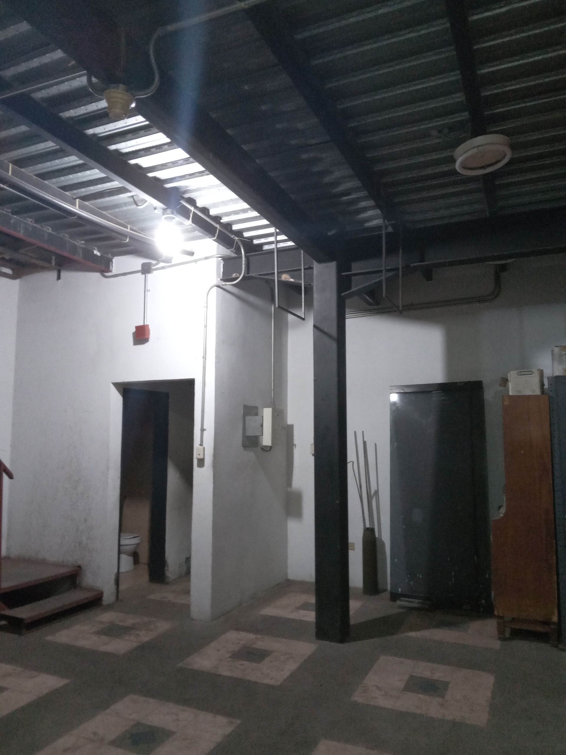 LOCAL COMERCIAL AV FUERZAS ARMADAS