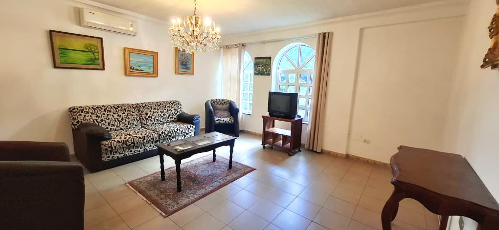 Alquiler en Prados del Este – 2 Habitaciones, 2 Baños, Patio. Amoblado y Equipado