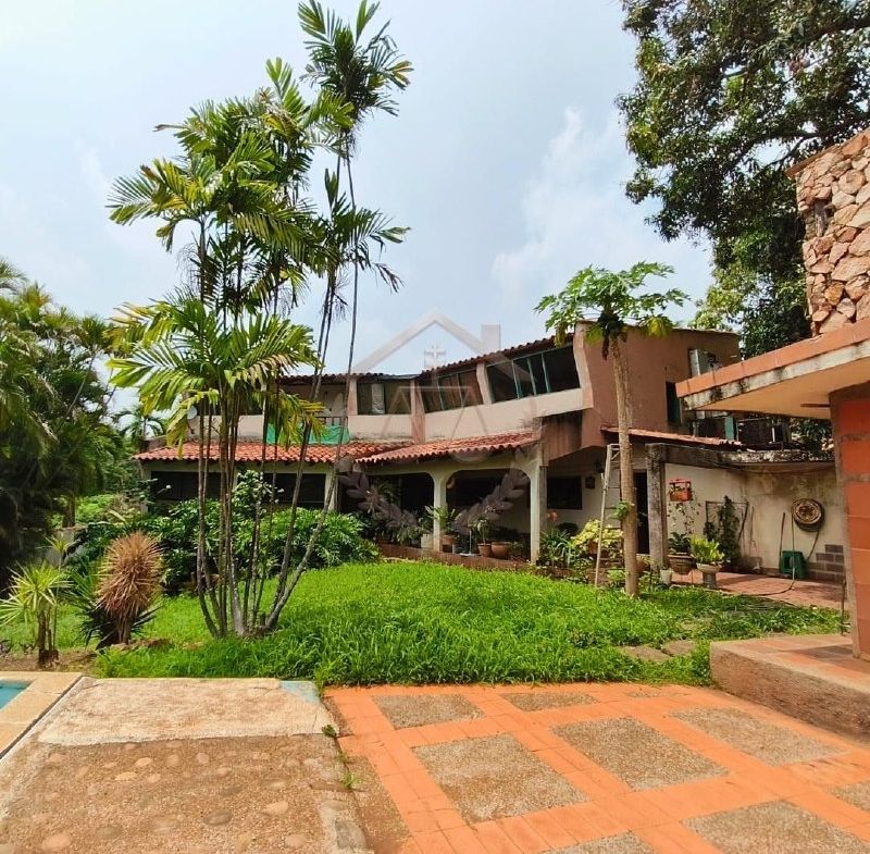 En venta casa en Puerto La Cruz, C.R Cantaclaro