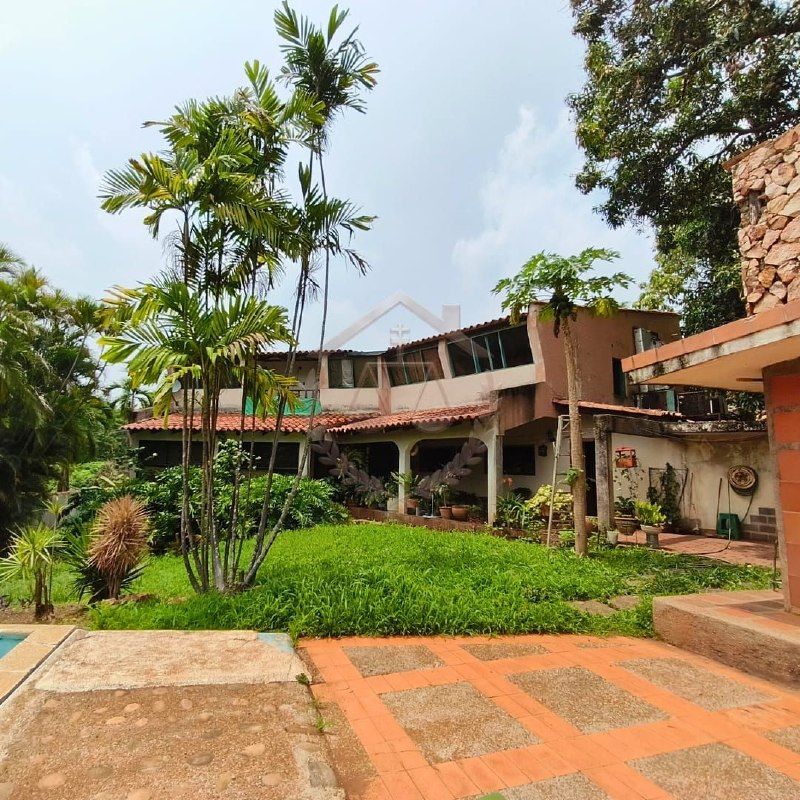 En venta casa en Puerto La Cruz, C.R Cantaclaro