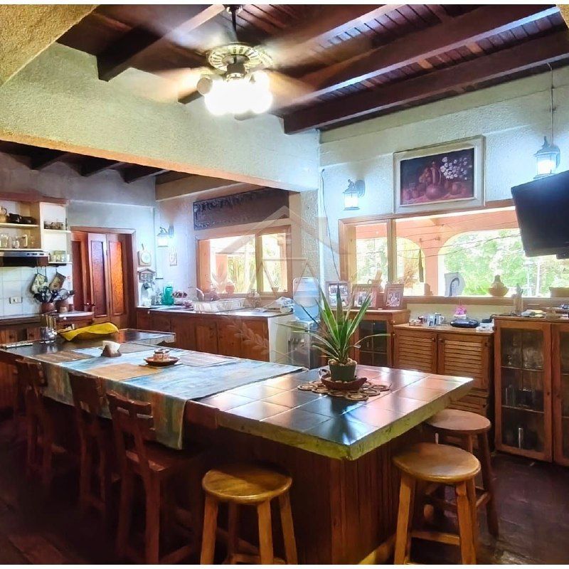 En venta casa en Puerto La Cruz, C.R Cantaclaro