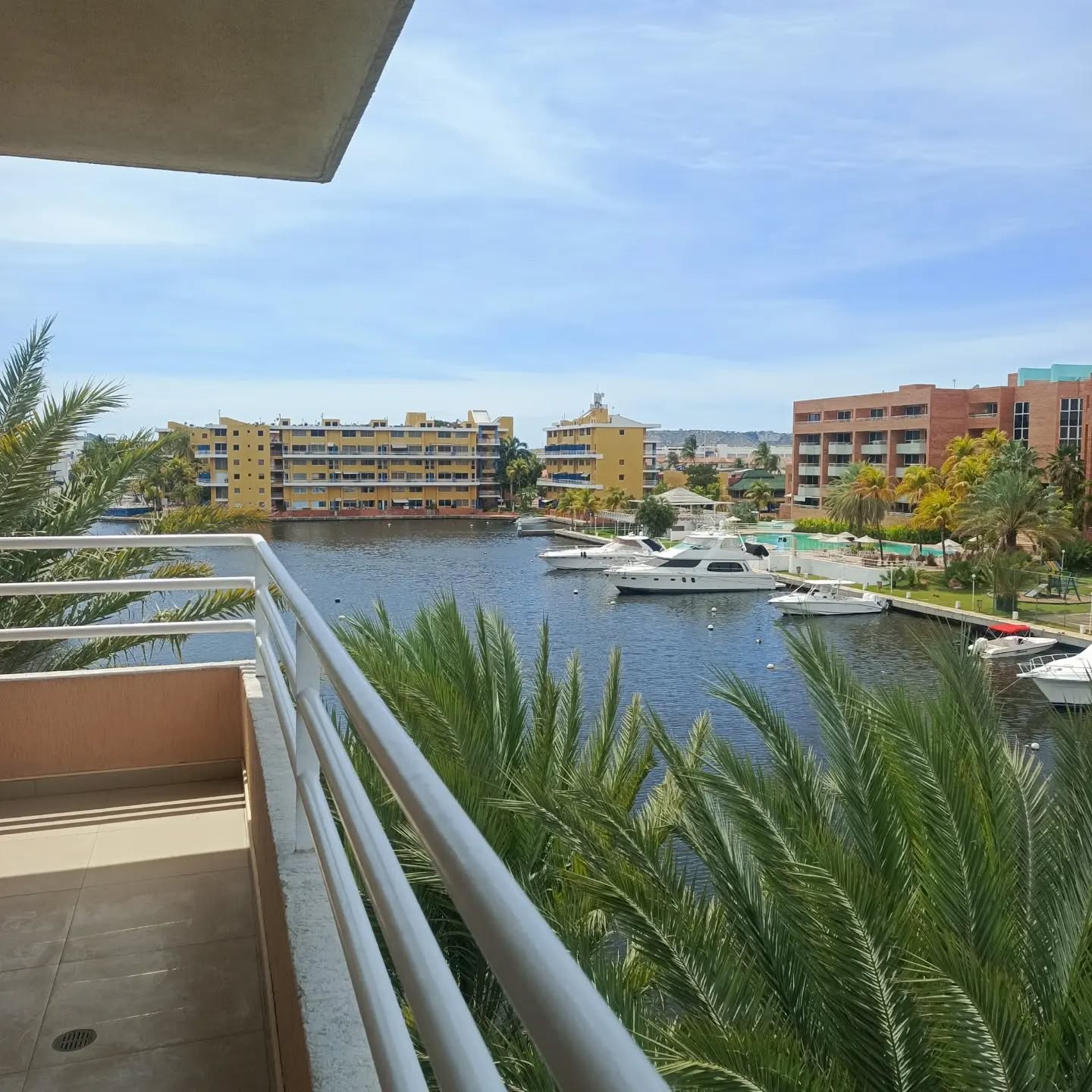 En venta apartamento en C.R Esturion, complejo Turistico el Morro, Puerto La Cruz