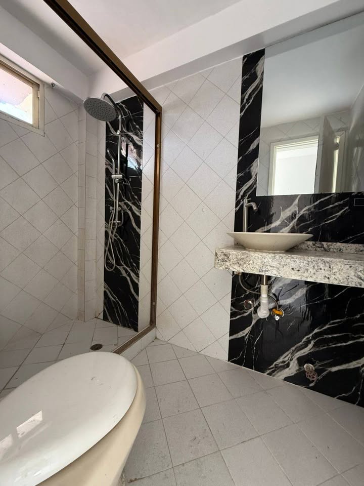 768555488_28087498580867036_3405964365157031451_n Se ofrece en alquiler Casa Bote