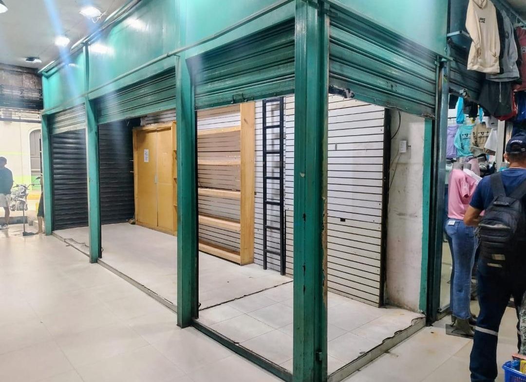 Se alquila local comercial de 16 mts2 en el centro de La Victoria. Ubicación estratégica con alto flujo peatonal y vehicular. Excelente pto. comercial