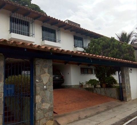CASA EN VENTA EN CALLE CERRADA, URB. PRADOS DEL ESTE