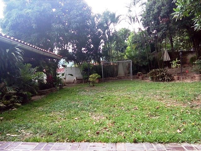 CASA EN VENTA EN CALLE CERRADA, URB. PRADOS DEL ESTE