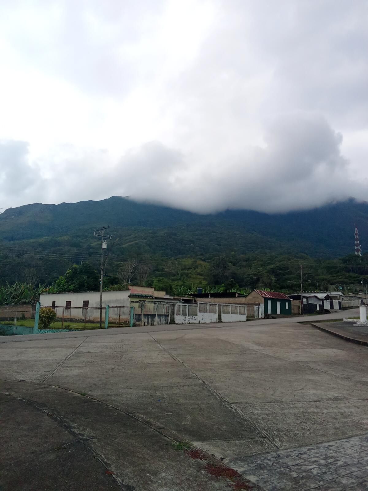 1000209711 Casa en venta en Sabana de Piedra, municipio caripe, estado Monagas, excelente clima de montaña, zona cafetalera y de agricultura.